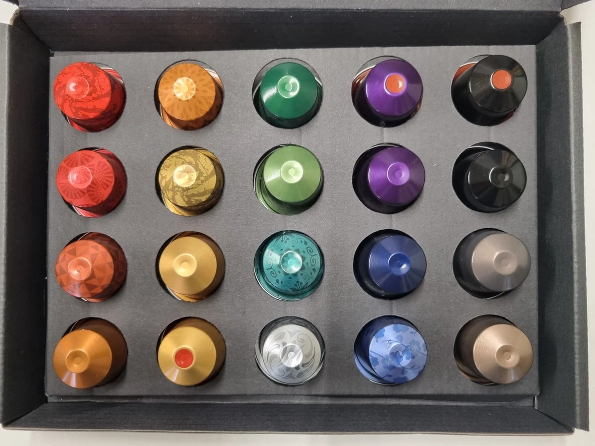 Koffie Proeverij Pakket Met 20 Stuks Verschillende Smaken En Mystery Card 'Enjoy The Sweet Moment' Met Persoonlijke (video) Boodschap | Verjaardag | Sinterklaas | Kerstpakket | Vaderdag | Moederdag | Jubileum | Valentijnsdag 3 Koffie Proeverij Pakket Met 20 Stuks Verschillende Smaken En Mystery Card 'Enjoy The Sweet Moment' Met Persoonlijke (video) Boodschap | Verjaardag | Sinterklaas | Kerstpakket | Vaderdag | Moederdag | Jubileum | Valentijnsdag - Afbeelding 3