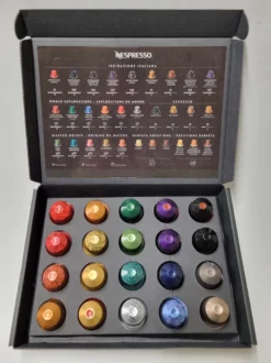 Koffie Proeverij Pakket Met 20 Stuks Verschillende Smaken En Mystery Card 'Enjoy The Sweet Moment' Met Persoonlijke (video) Boodschap | Verjaardag | Sinterklaas | Kerstpakket | Vaderdag | Moederdag | Jubileum | Valentijnsdag 12 Koffie Proeverij Pakket Met 20 Stuks Verschillende Smaken En Mystery Card 'Enjoy The Sweet Moment' Met Persoonlijke (video) Boodschap | Verjaardag | Sinterklaas | Kerstpakket | Vaderdag | Moederdag | Jubileum | Valentijnsdag -Koffie Korting Winkel 899x1200 1